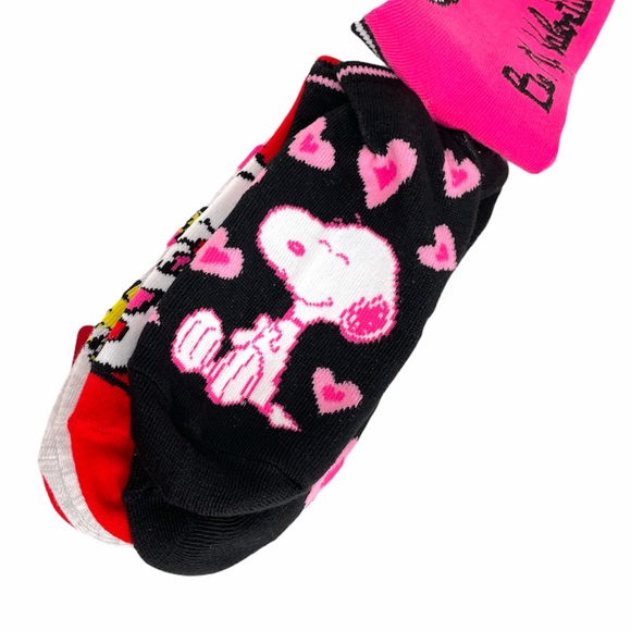 Peanuts Snoopy and Woodstock Valentine’s Socks - Picture 5 of 9